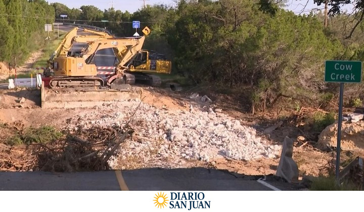El puente colapsó debido a la fuerte corriente del río. Foto: captura de video/KVUE.